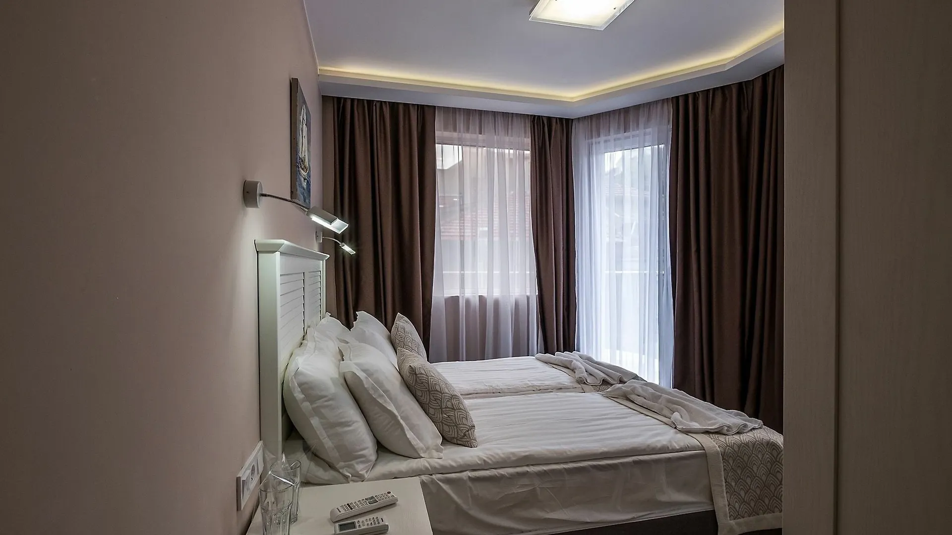 Caro Apartments & Rooms فارنا فندق
