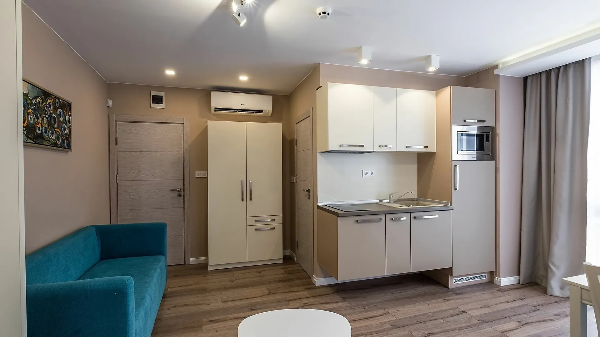 Caro Apartments & Rooms فارنا فندق