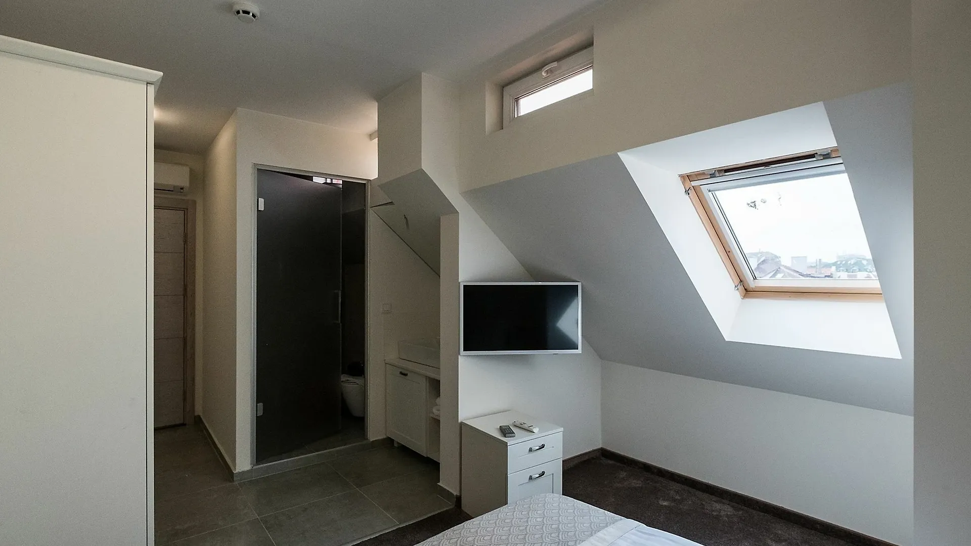 فندق Caro Apartments & Rooms فارنا
