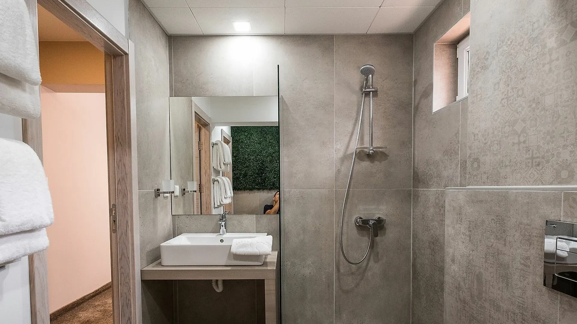 فندق Caro Apartments & Rooms فارنا