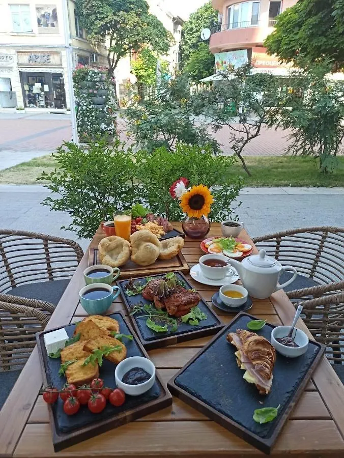 Caro Apartments&Rooms Varna Hotel