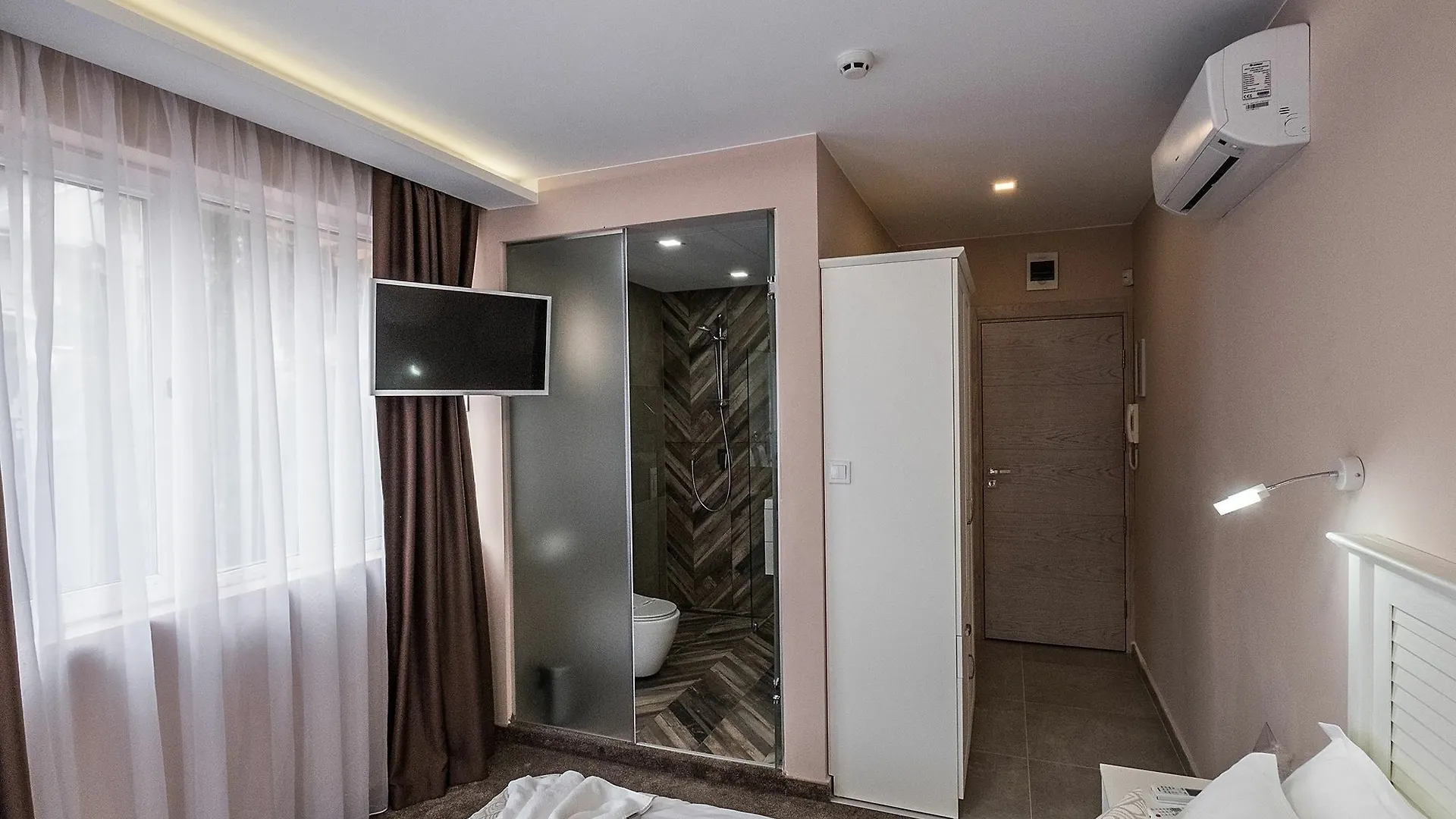 Caro Apartments&Rooms Varna 3*,